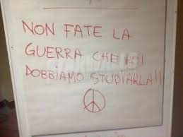 Scritta Sul Muro Saggia Gioventu Star Walls Immagini Divertenti Citazioni Divertenti Barzellette Divertenti