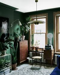 Living Corriere Della Sera On Instagram Per Rinnovare Il Suo Appartamento Nell East End Londinese L Interior Stylis Living Room Green Green Rooms Interior