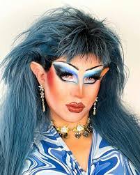 Amber Vineyard's Instagram, Twitter & Facebook