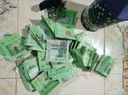 Kami menyediakan khidmat runner, khidmat hantar barang di lokasi sekitar ipoh, kami adalah runner sekitar ipoh dengan kadar rm 5, asal barang muat motor jalan ! Mrs Wawa Ashihara Setahun Berlalu Jom Pecah Tabung Not Rm5 2019