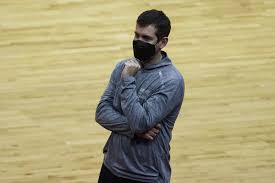 He will also not be coaching the indiana hoosiers. Celtics Brad Stevens Spurns Indiana Hoosiers Basketball A Sea Of Blue