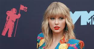 Taylor swift is ready for her closeup on the april 2019 cover of elle us. Hiding Malware Downloads In Taylor Swift Pics New Sophoslabs Report Naked Security