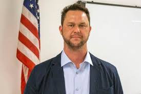 Robbins Ends Long Search for Town Manager