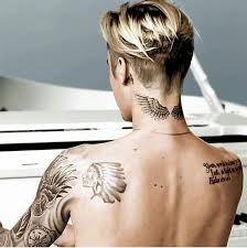 Justinbieber Tattoos Justin Bieber Tatuagem No Pescoco Tatuagem De Asas Tatuagem De Cruz Com Asas