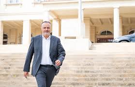 Er ist landeshauptmann des burgenlandes und landesparteiobmann der spö burgenland. Doskozil Plant Alleinregierung Eine Absolute Mehrheit Ist Eine Absolute Mehrheit Kosmo