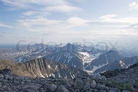 Phase kann wieder ausgangspunkt für einen neuen zyklus sein, wodurch sich der kreislauf schließt. Uralgebirge Stock Bild Colourbox