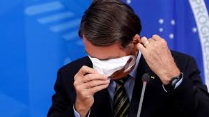 Ele vai ultimar um parecer visando a desobrigar o uso de máscara por parte daqueles que estejam vacinados ou que já foram contaminados. Bolsonaro Afasta Se E Tira A Mascara Apos Anunciar Que Tem Covid 19 Estou Bem Tranquilo Renascenca V