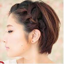 A Simple Plait Will Keep Hair Off Your Face While Give Your Shorter Hair A Different Look Braids Braids For Short Hair Blowout Hair Headbands For Short Hair