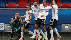 Dem gemeinsamen kniefall der spieler schloss sich löw an. U21 Em Deutschland Steht Im Finale Wirtz Trifft Nach 29 Sekunden