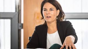 Baerbock now lives in the city of potsdam, just outside . Annalena Baerbock Im Interview Flutkatastrophe Und Klimaschutz