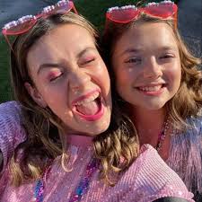 Hey y'all!! I'm Eva and I'm from Dallas, Texas! I love dancing and I'm a  part of my high school's Drill Team, as well as their Country/Western Dance  & Stunt team! I