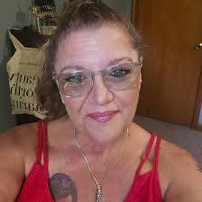 Lisa Hewitt's Instagram, Twitter & Facebook