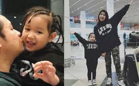 Farah lee dan anaknya, maream. Video Sebak Pula Tengok Anak Peluk Daddy Balik Beraya Farah Lee Bawa Maream Jumpa Bekas Suami Soya Lemon