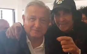 Discover more posts about cepillin. Te Quiero Mucho Le Dice Amlo A Cepillin Al Encontrarse En El Aeropuerto Noticias Deportes Gossip Columnas El Sol De Mexico