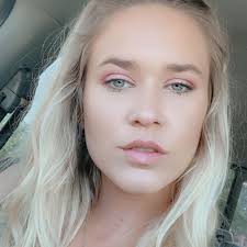 Look at this amazing before and after! Not only do you get a stunning glow,  a airbrush spray tan can help even skin tone! Message me to book your  appointment.