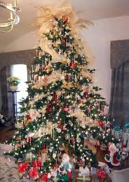 And The Winner Of Simon Doonan S Holiday Tree Contest Is Holiday Tree Tree Making Spirits Bright