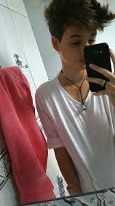 Hair Like This Flowy Tomboy Hairstyles Ftm Haircut Androgynous Style Androgynous Fashion