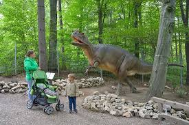 Superzaur împarte flori și zâmbete de 8 martie. Dino Parc Rasnov Dino Parc Rasnov Resmi Tripadvisor