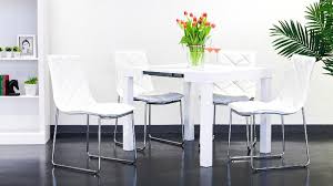 Para ello necesitarás los asientos más adecuados en combinación con la mesa y el resto del mobiliario. Sillas Con Patas Cromadas Modernidad En Tu Comedor