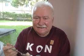 Widać na nim dzieci i wnuki wałęsów. Walesa Pokazal Ile Wazy Internauci Wytkneli Jeden Szczegol Zdjecie Super Express Wiadomosci Polityka Sport