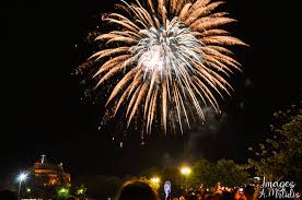 Συγκεκριμένα πέφτει κάθε χρόνο στο ξεκίνημα της 7ης εβδομάδας, δηλαδή 48 μέρες πριν το ορθόδοξο πάσχα και προφανώς πάντοτε ημέρα δευτέρα. Gemise Pyrotexnhmata O Oyranos Ths Kerkyras Sthn Anastash Photos Corfupress Com