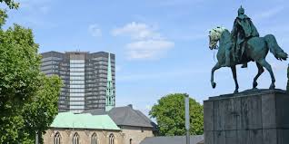 The company has a capacity of about 10 gigawatts based. Stadtportrat E