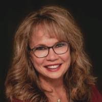 Lori Yandle's Instagram, Twitter & Facebook