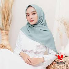Kerudung bella square berupa segiempat yang dijual dengan harga relatif terjangkau di pasaran. Jual Marlin Outlet Bella Square New Warna Part 2 Hijab Segiempat Murah Juni 2021 Blibli