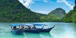 Explore the area by boat with an expert guide who will point out wildlife, land not really worth the price of 50 per person for this trip from viator. 12 12 Flash Sales Langkawi Island Hopping Packages For 4 Hours With Eagle Feeding Travelog