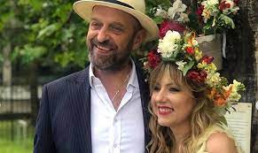 He is known for his work on made in poland (2010), londynczycy. Janusz Chabior Zapatrzony W Nowa Zone Na Wakacjach Towarzyszy Im Znany Kabareciarz Nagranie Super Express Wiadomosci Polityka Sport