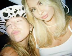 This is your sign to go to Nashville with your besties and bring a dispo  cam📸🤠