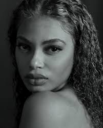 E The Model 💁🏽‍♀️ (@emaginne) · Instagram 照片和视频