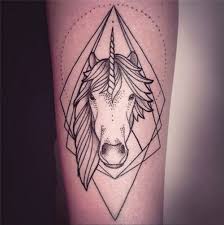 Việc đâm các kim xuống dưới da sẽ gây ra những vết thương li ti khi vừa hoàn thành hình xăm, người thợ sẽ rửa sạch và bôi lên hình xăm của chúng ta một lớp petroleum gel hoặc dầu mỡ mỏng và bọc hình. Hinh XÄƒm Ká»³ Lan Há»£p Vá»›i Tuá»•i Nao 100 Hinh XÄƒm Ká»³ Lan Nhá» Ä'áº¹p Y NghÄ©a