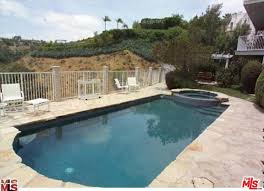 The Sway House La Inside The Famous Tiktok House In 2020 Celebrity Houses Bel Air House House