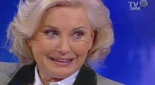 Insomma, tante 'signorine buonasera' per altrettanti momenti che segnano i tempi e gli eventi di un'italia che cambia ma resta sempre la stessa, con le sue (e le loro) spalline importanti. Nicoletta Orsomando Per I Suoi 90 Anni Riunione Di Signorine Buonasera Le Riconoscete Tutte