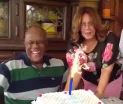 El merenguero johnny ventura celebró sus casi 50 años de casado con la mujer de su vida, su esposa josefina de ventura. Johnny Ventura Celebra Sus 73 Anos Junto A Su Familia Video People En Espanol