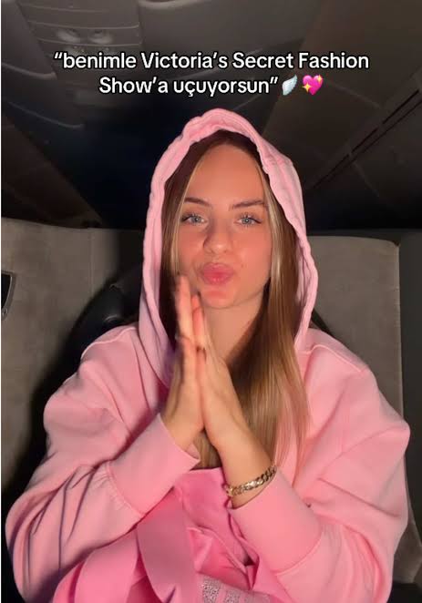 çok heyecanlıyım çok!! @Victoria's Secret #VSFashionShow #reklam 💖🪽 |  TikTok