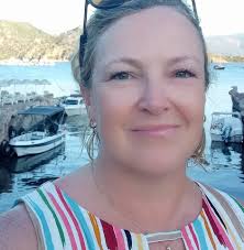 Hi all! I just wanted to introduce myself and share a photo. I left this  crew neck sweat top black long sleeves in Washington DC Union Hall Train  station