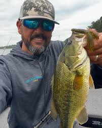 I'm not going to say I'm in love with the Great Lakes just yet, but landing  my new personal best smallmouth definitely helps. 19-8 today has me sitting  slightly above the middle