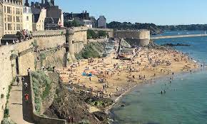 The walled city had a long history of piracy, earning much wealth from local extortion and overseas adventures. Saint Malo Frankreich Tourismus In Saint Malo Tripadvisor