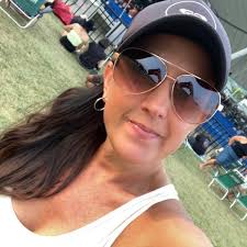 What transportation options are available for a wine tour of 2-3 wineries  in Niagara Falls for a group of eight people?