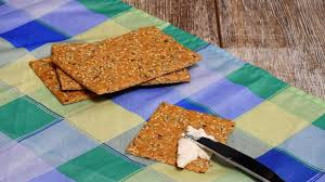 Knackebrot Rezept Fur Den Herzhaften Snack Aus Schweden Herzhafte Snacks Rezepte Und Herzhaft