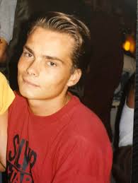 Tim ”Avicii” Bergling orkade inte mer... så fruktansvärt, tragiskt.😔💝 Har  fortfarande svårt att förstå att det verkligen har hänt. Kanske är det ännu  svårare att ta till sig pga att det var