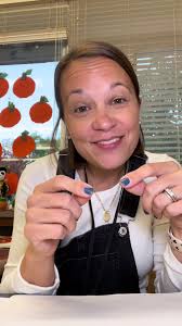 This is something easy the students can do for parent teacher conferences.  #teachermom #teachermomlife #kindergartenteacher #kindergartenlife #teacher  #kindergartentips #elementaryschool ...