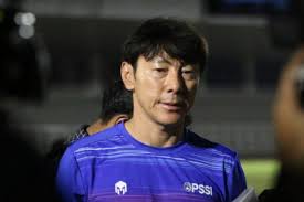 Shin selalu memberi menu latihan. Shin Tae Yong Janji Promosikan Sejumlah Pemain Garuda Muda Usai Piala Dunia U 20 Batal Digelar Imsport