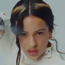 Hace cuatro años, Rosalia era la artista principal del Savage x Fenty Show  de Rihanna 🖤