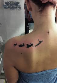 Peter Pan I Have To Have This Tattoo Maybe Make It A Behind The Ear Design Tatouage Cou Tatouage Pied Dos Tatoue