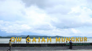 Pengunjung yang datang pada waktu tersebut mempunyai kesempatan untuk menyaksikan pesona sunrise di atas waduk gajah mungkur. Melancong Gratis Ke Waduk Gajah Mungkur Saat Libur Lebaran Syaratnya Punya 1 000 Follower Instagram Halaman 2 Tribun Solo
