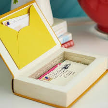 Weihnachtsgeschenke Basteln Cooler Kasten Aus Dickem Buch Weihnachtsgeschenke Basteln Geschenkideen Geschenkbox Basteln