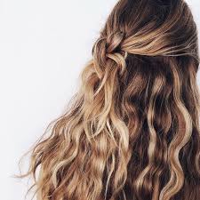 How do you straighten your hair naturally? How To Make Straight Hair Curly According To A Hairstylist